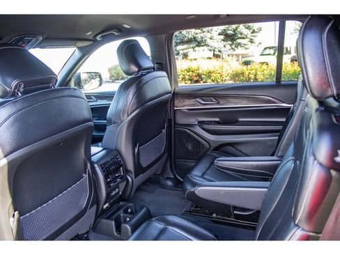 Used 2024 Jeep Grand Cherokee L Limited AWD/4WD image 21
