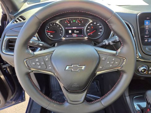 Used 2022 Chevrolet Equinox RS w/ Infotainment Package image 18