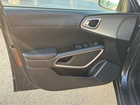 Used 2024 Kia Soul LX w/ Option Group 015 FWD image 16