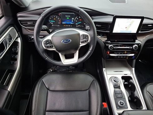 Certified 2022 Ford Explorer Limited w/ Hybrid Equipment Group 310A image 12
