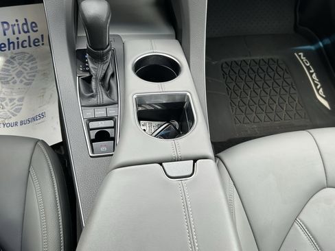 Used 2019 Toyota Avalon XLE w/ Moonroof Package FWD image 24