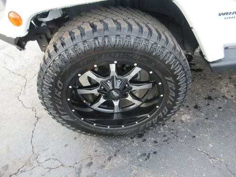 Used 2014 Jeep Wrangler Unlimited Sahara w/ Connectivity Group AWD/4WD image 13