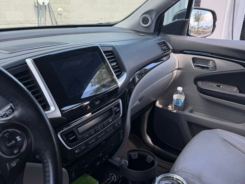 Used 2017 Honda Pilot Touring image 11