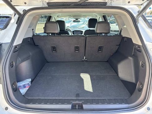 Used 2024 GMC Terrain SLT image 9