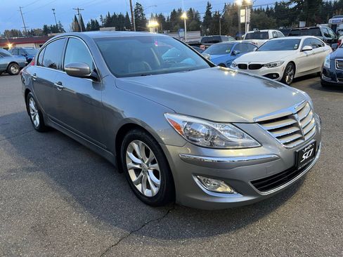 Used 2013 Hyundai Genesis 3.8 image 8