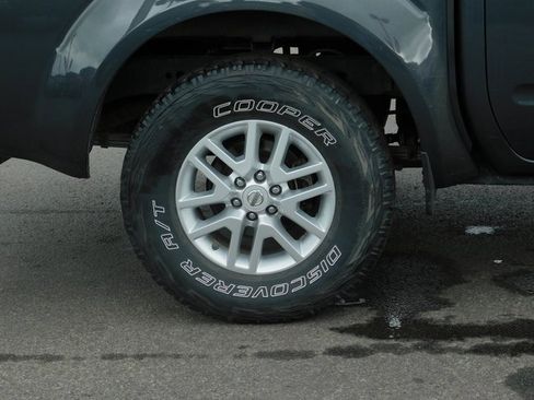 Used 2015 Nissan Frontier SV w/ SV Value Truck Package image 11