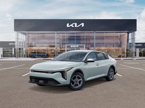 New 2025 Kia K4 LXS image 1
