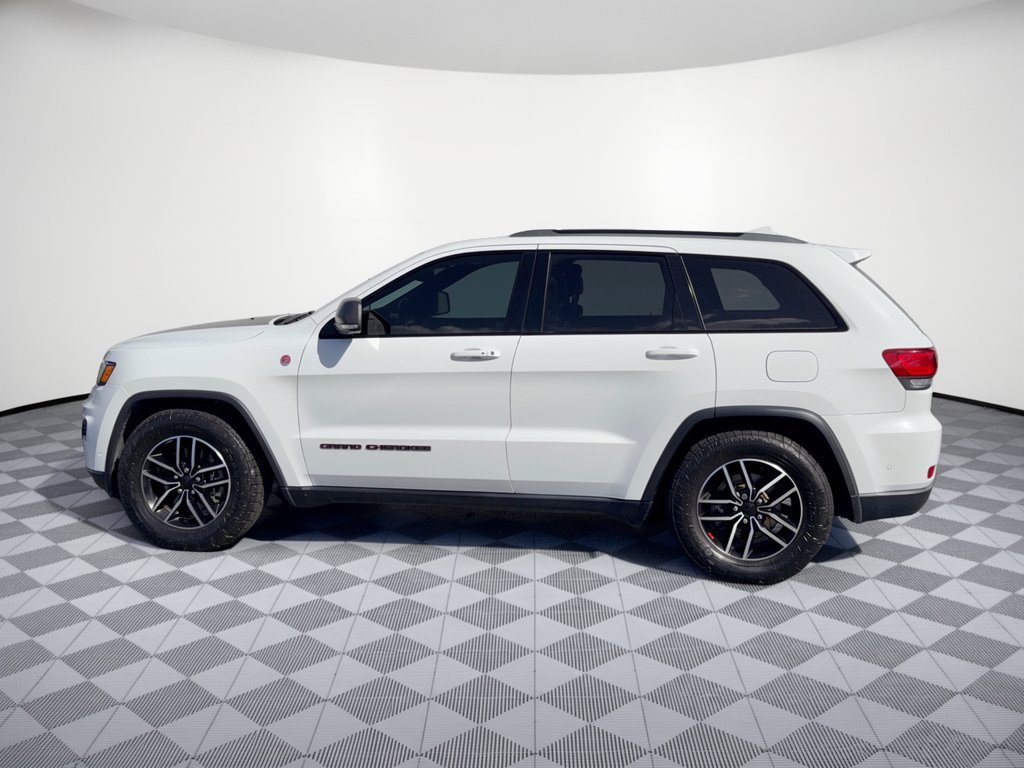 Used 2021 Jeep Grand Cherokee Trailhawk w/ Trailhawk Luxury Group AWD/4WD image 2