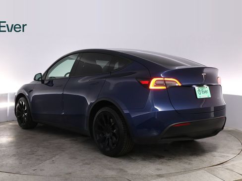 Used 2022 Tesla Model Y Long Range AWD/4WD image 17