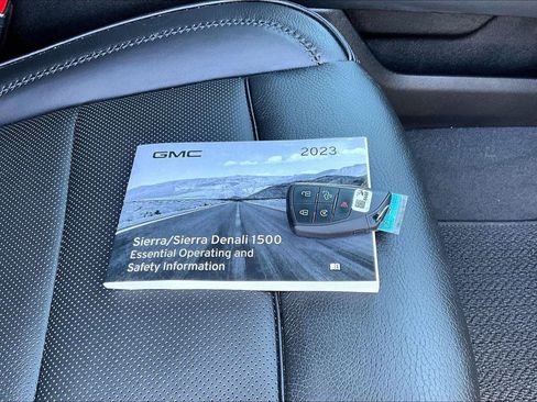 Used 2023 GMC Sierra 1500 Denali w/ Technology Package AWD/4WD image 12