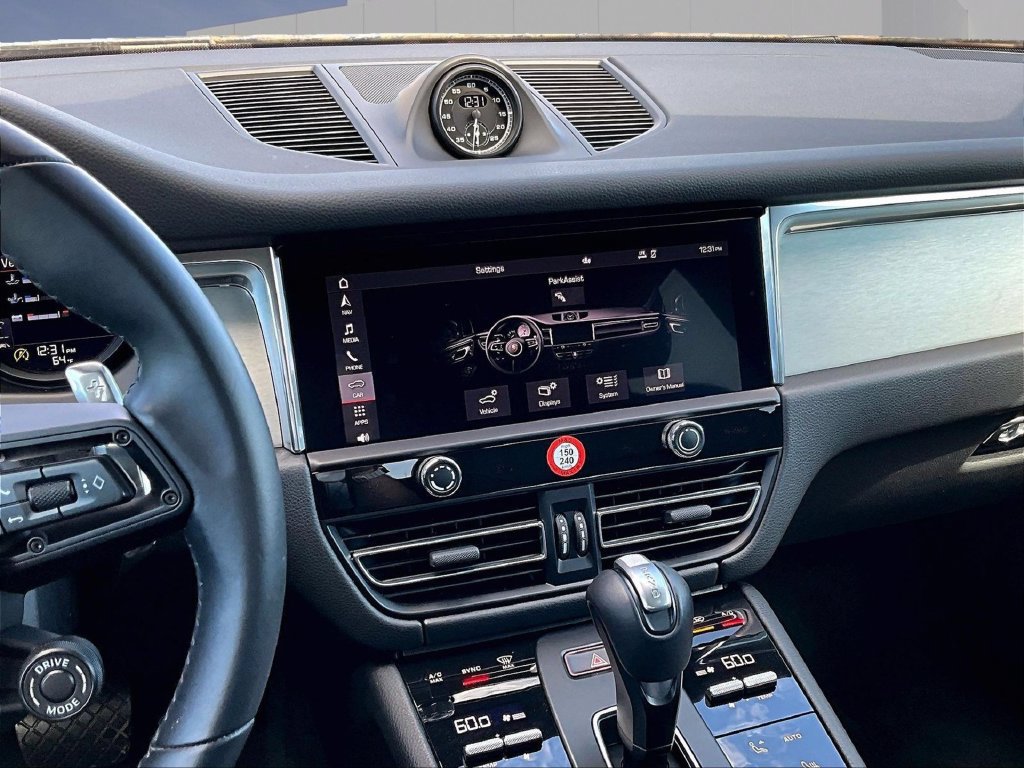 Certified 2026 Porsche Macan AWD/4WD image 16