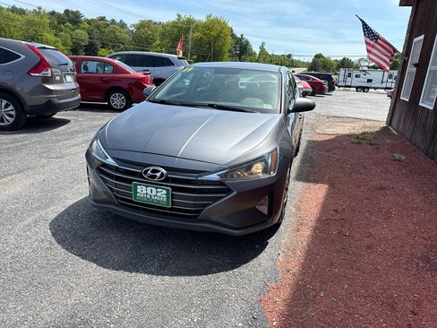 Used 2019 Hyundai Elantra SE FWD image 3