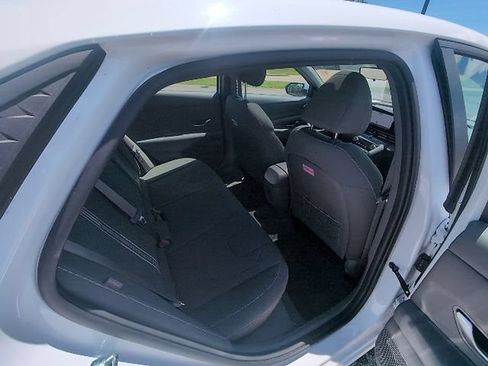 Used 2025 Hyundai Elantra SEL FWD image 4