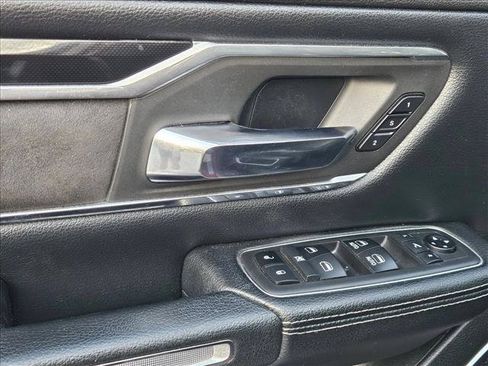 Used 2019 RAM 1500 Laramie AWD/4WD image 11