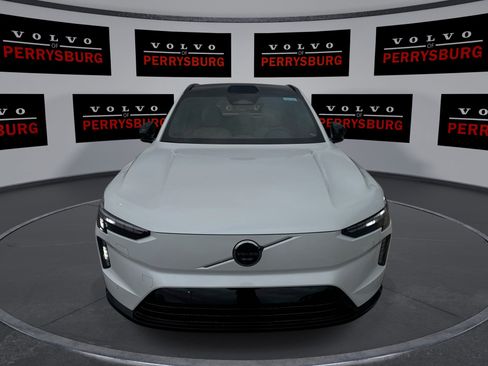 New 2025 Volvo EX90 Plus image 3