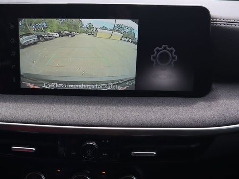 Used 2025 Nissan Kicks SV image 15