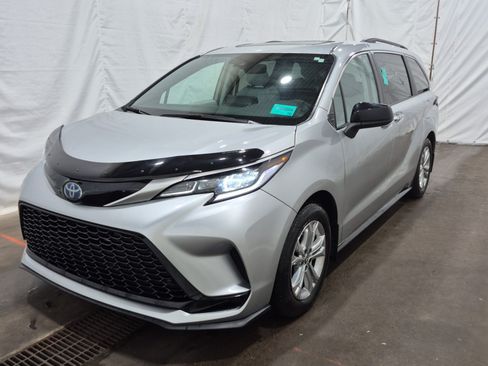 Used 2023 Toyota Sienna XSE AWD/4WD image 1