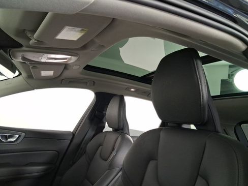 Used 2025 Volvo XC60 B5 Plus AWD/4WD image 21