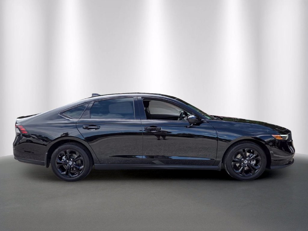 Used 2025 Honda Accord SE image 2