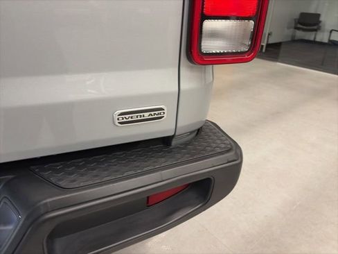 Used 2023 Jeep Gladiator Overland image 41