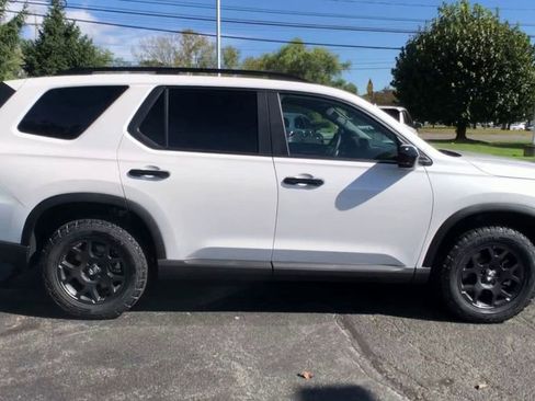 New 2025 Honda Pilot TrailSport image 10