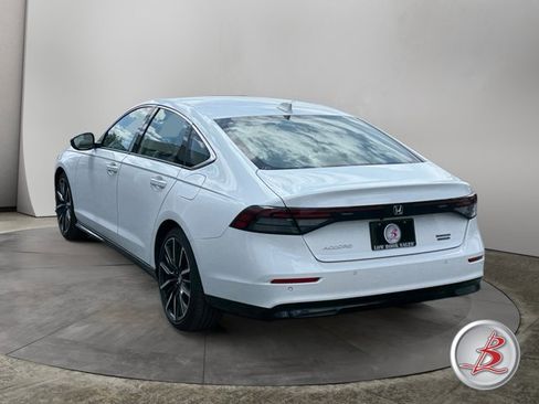 Used 2024 Honda Accord Touring image 5