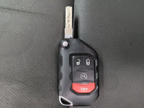 Used 2018 Jeep Wrangler Unlimited Sport S AWD/4WD image 32