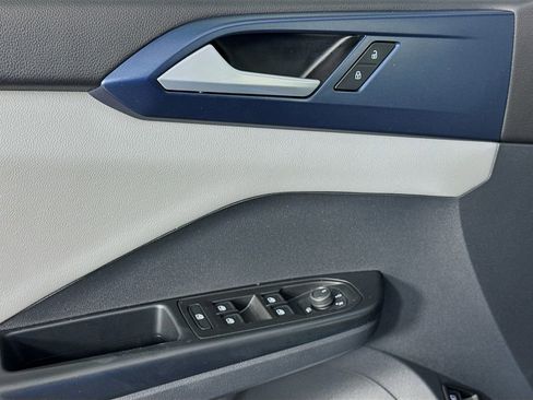 Used 2023 Volkswagen Taos SE image 17