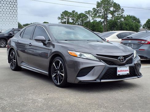 Used 2020 Toyota Camry XSE FWD image 2