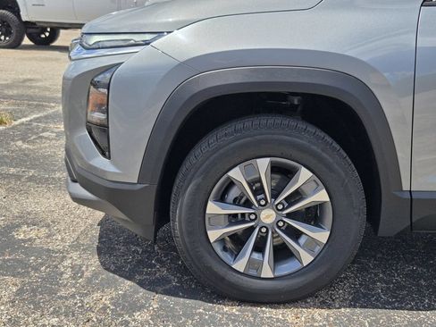 New 2026 Chevrolet Equinox LT FWD image 9