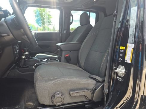 Used 2025 Jeep Gladiator Sport AWD/4WD image 10