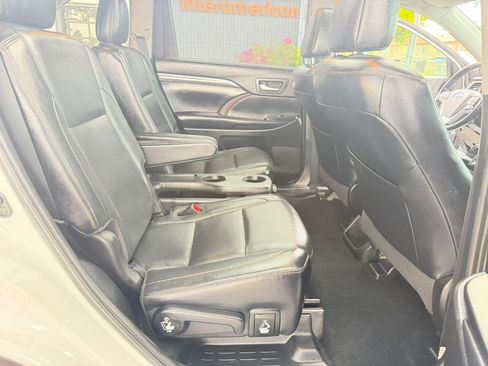 Used 2019 Toyota Highlander Limited Platinum FWD image 38