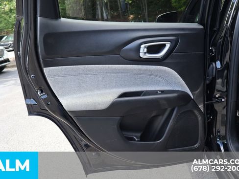 Used 2025 Jeep Compass Latitude AWD/4WD image 19