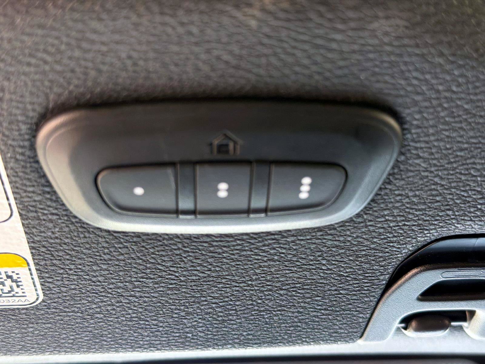 Used 2024 Jeep Wrangler Unlimited AWD/4WD image 17