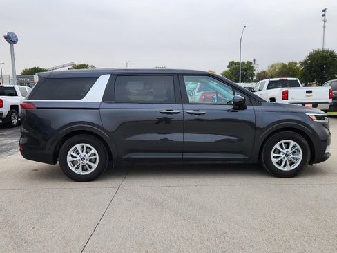 Used 2024 Kia Carnival LX image 5