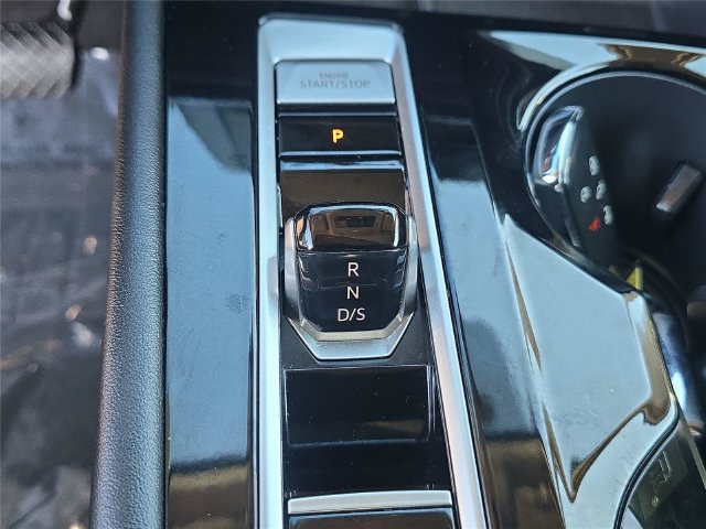 Used 2024 Volkswagen Atlas SE w/ Panoramic Sunroof Package FWD image 21