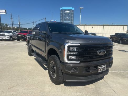 Used 2023 Ford F250 Lariat w/ Lariat Ultimate Package image 3