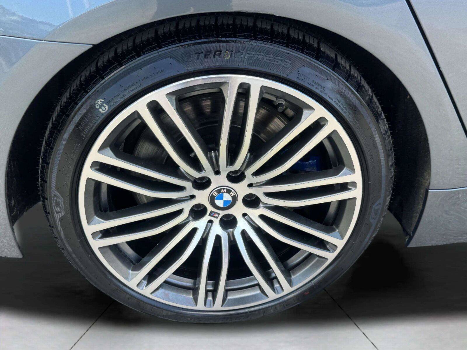 Used 2021 BMW M550i xDrive w/ Dynamic Handling Package AWD/4WD image 47