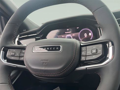 Used 2025 Jeep Wagoneer S Limited image 12