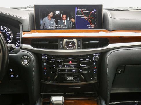 Used 2019 Lexus LX 570 4WD image 14