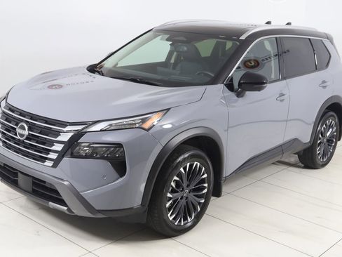 Used 2025 Nissan Rogue SL w/ Tech Package FWD image 24
