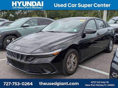Certified 2025 Hyundai Elantra SE w/ Cargo Package