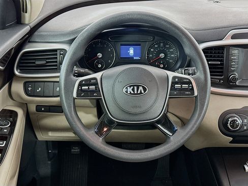 Used 2019 Kia Sorento LX image 18