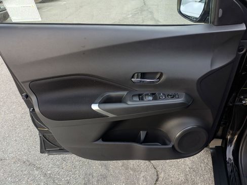 Used 2023 Nissan Kicks SV image 10