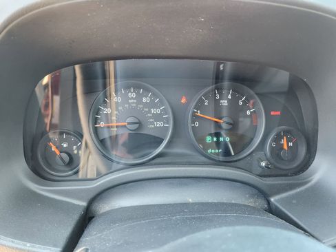 Used 2013 Jeep Compass Latitude image 9