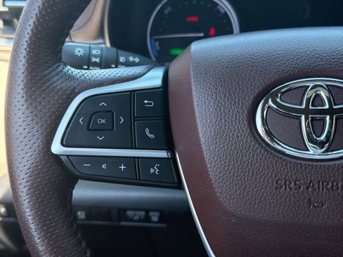 Used 2022 Toyota Sienna Platinum image 26