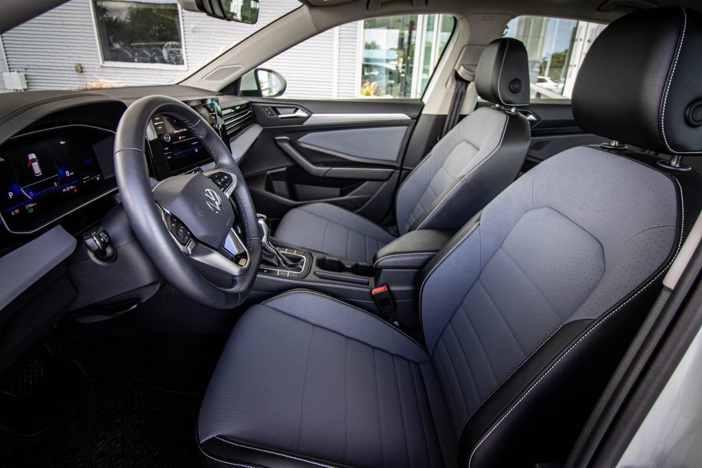 Certified 2026 Volkswagen Jetta SE FWD image 23