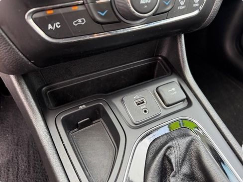 Used 2020 Jeep Cherokee Limited image 13