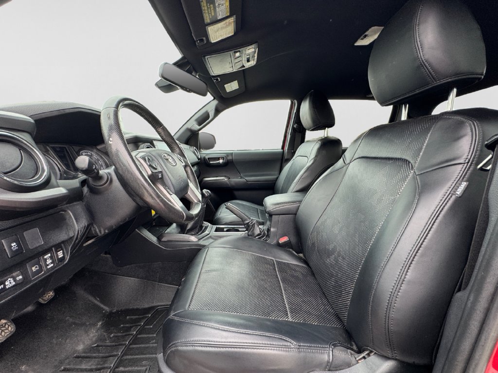 Used 2020 Toyota Tacoma TRD Off-Road w/ Technology Package AWD/4WD image 17