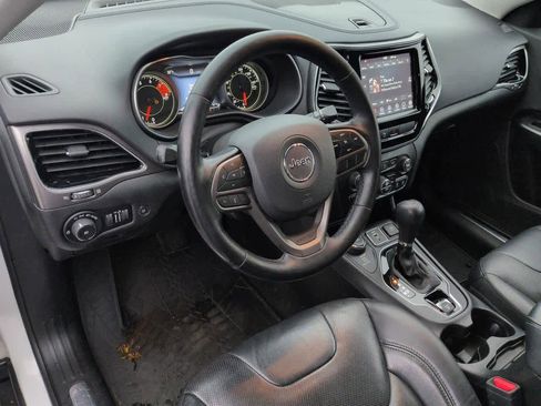 Used 2020 Jeep Cherokee Limited image 2